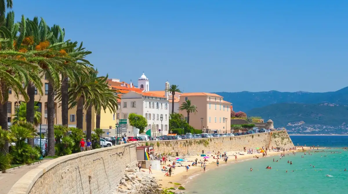 Ajaccio – fergehavn og reisemålsguide
