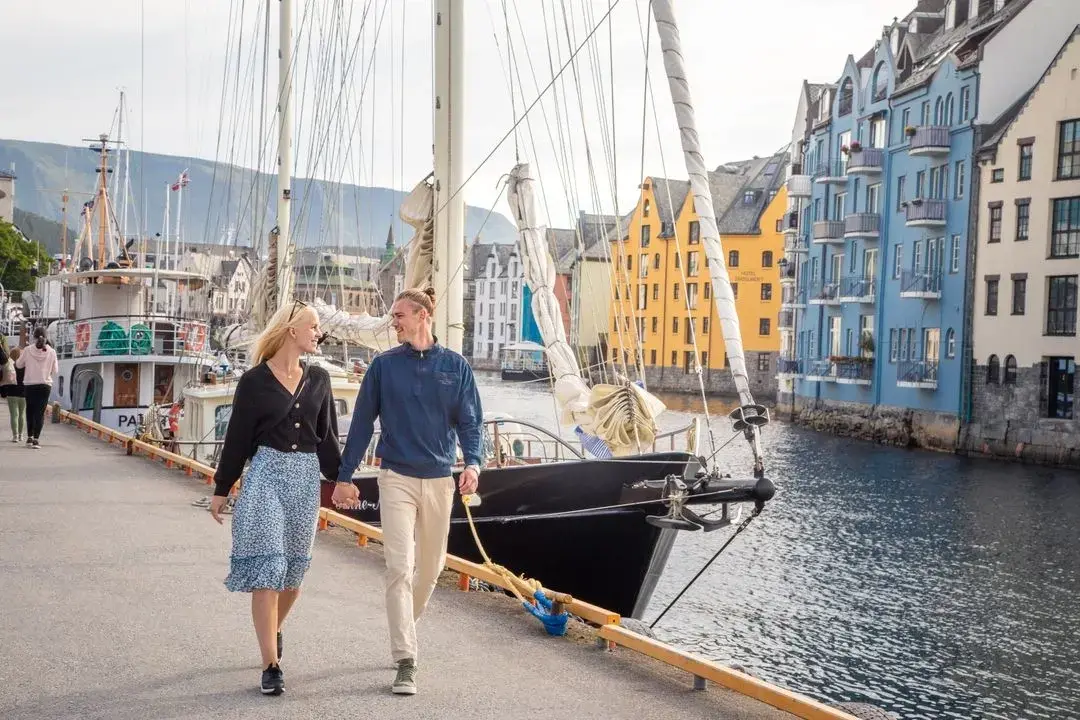 Ålesund – fergehavn og reisemålsguide