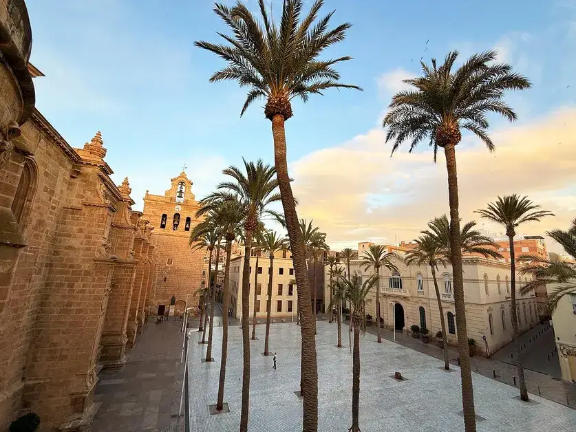 Almería – fergehavn og reisemålsguide
