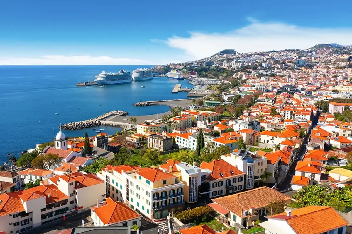 Funchal – fergehavn og reisemålsguide