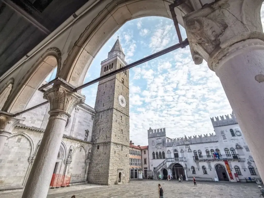 Koper – fergehavn og reisemålsguide