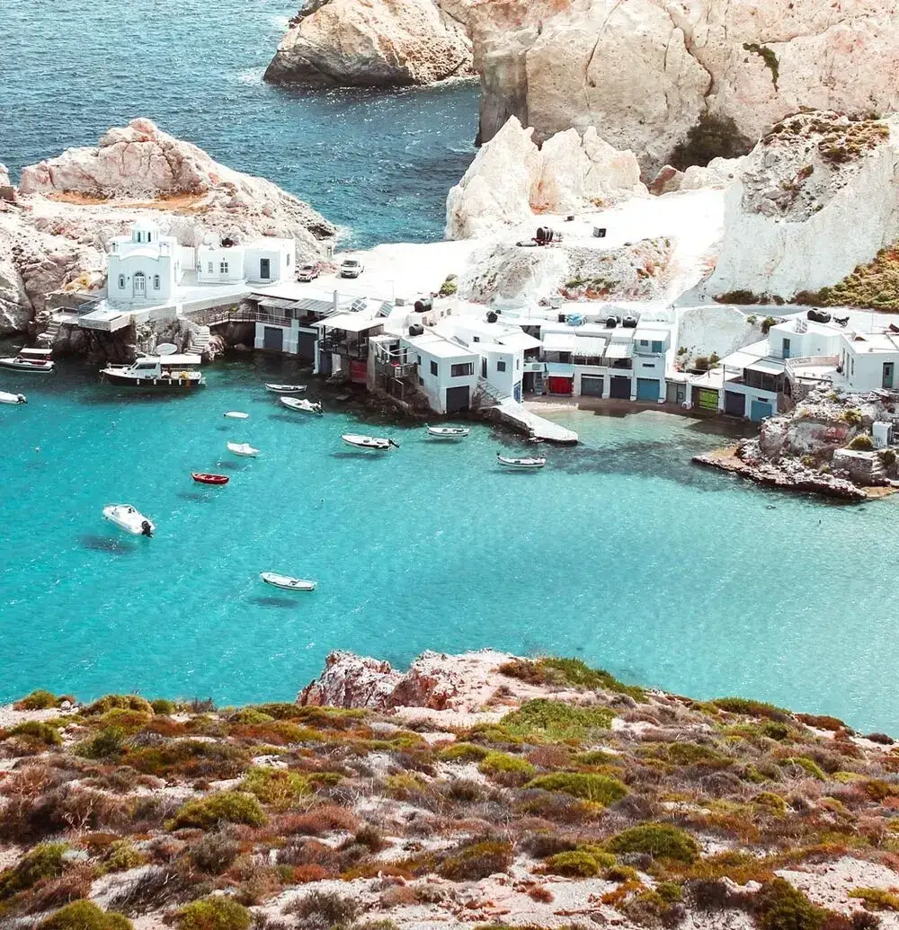 Milos – fergehavn og reisemålsguide