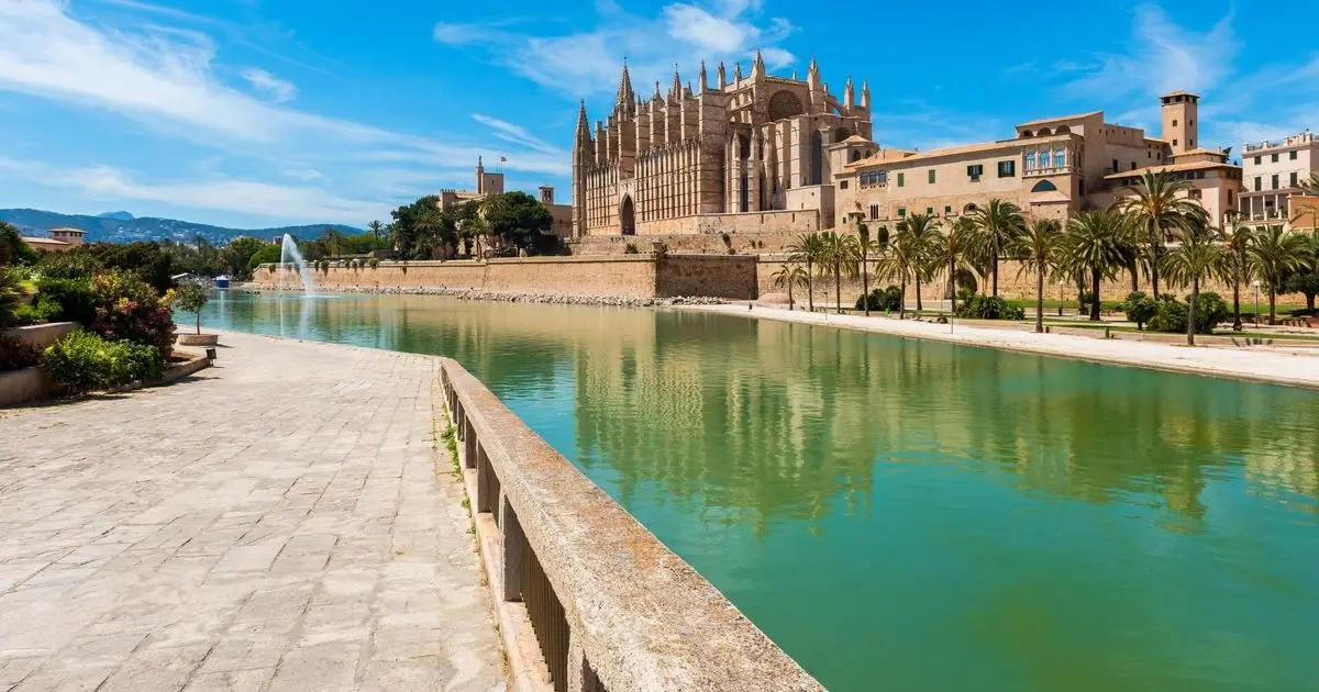 Palma de Mallorca – fergehavn og reisemålsguide