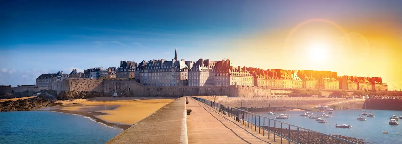 St Malo – fergehavn og reisemålsguide