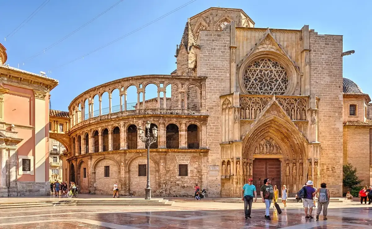 Valencia – fergehavn og reisemålsguide