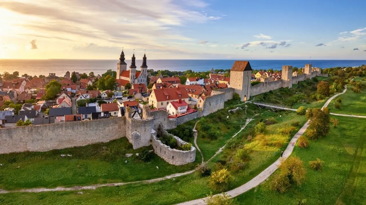 Visby – fergehavn og reisemålsguide