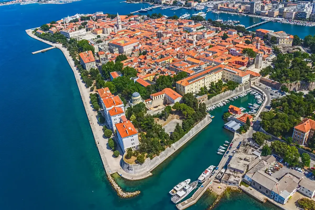 Zadar – fergehavn og reisemålsguide