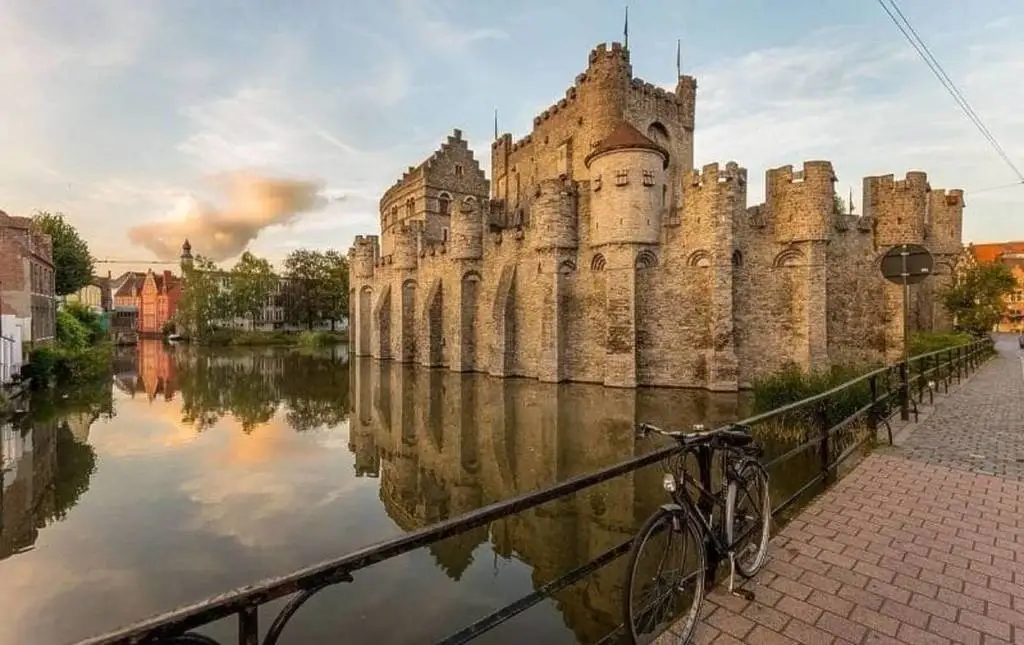 Zeebrugge – fergehavn og reisemålsguide
