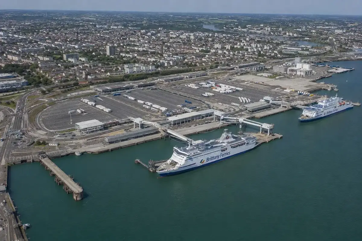 Caen – fergehavn og reisemålsguide