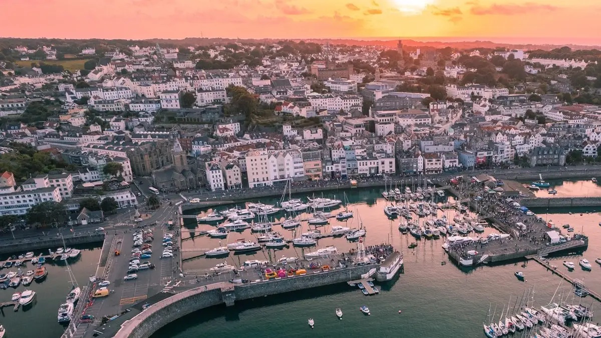 Fergereise og havneinformasjon for Poole–Guernsey