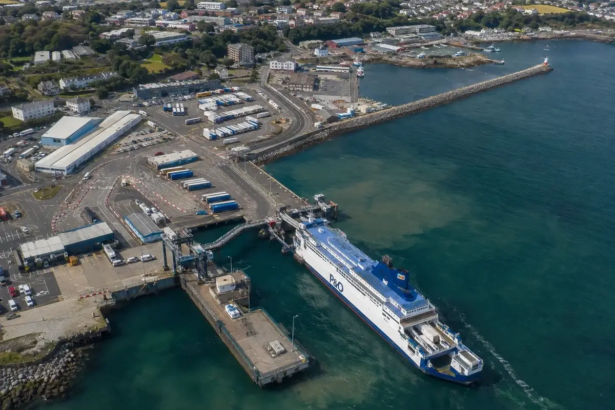 Larne – fergehavn og reisemålsguide