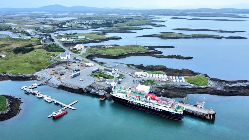 Fergereise og havneinformasjon for Uig–Lochmaddy