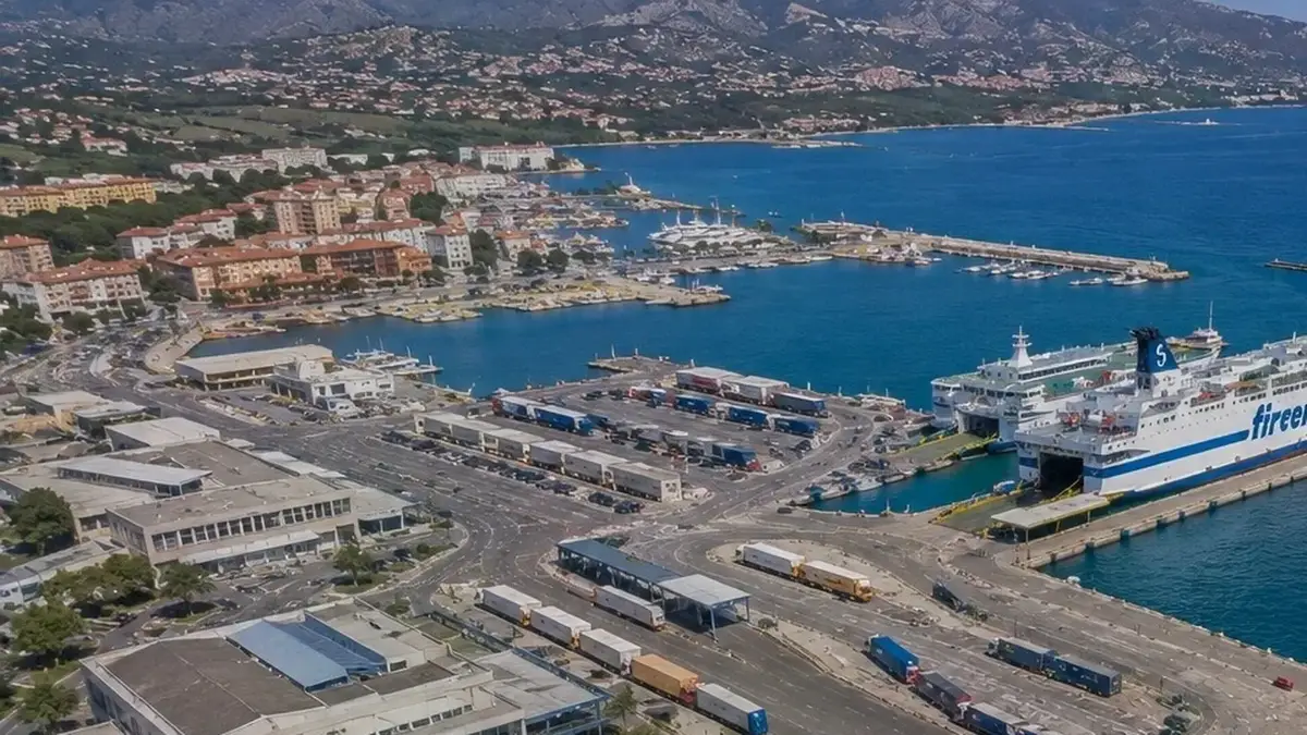 Fergereise og havneinformasjon for Civitavecchia–Olbia