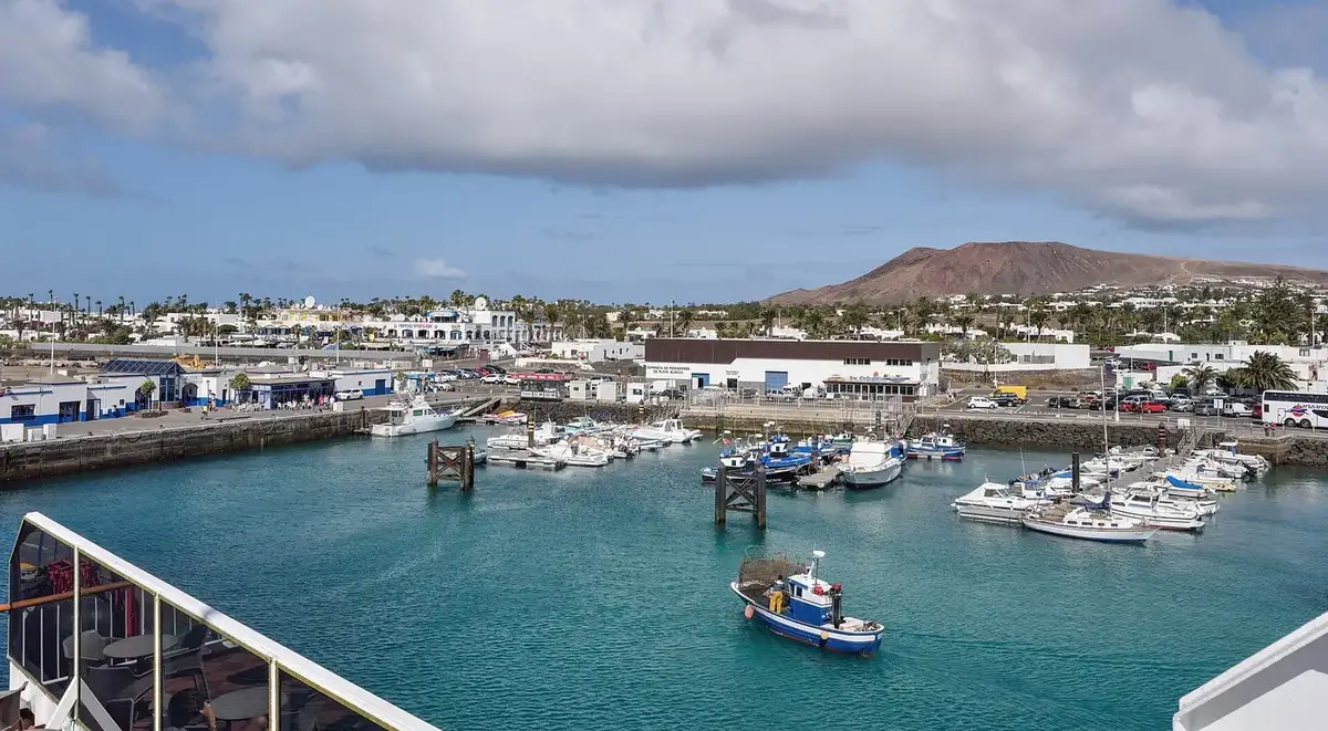 Fergereise og havneinformasjon for Corralejo–Playa Blanca