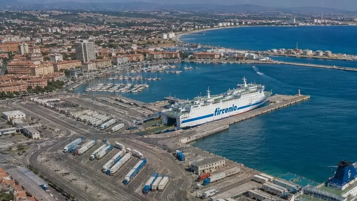 Fergereise og havneinformasjon for Genova–Porto Torres