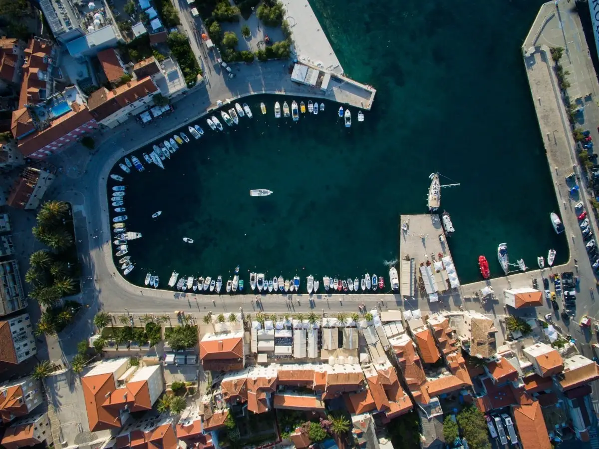 Fergereise og havneinformasjon for Split–Supetar