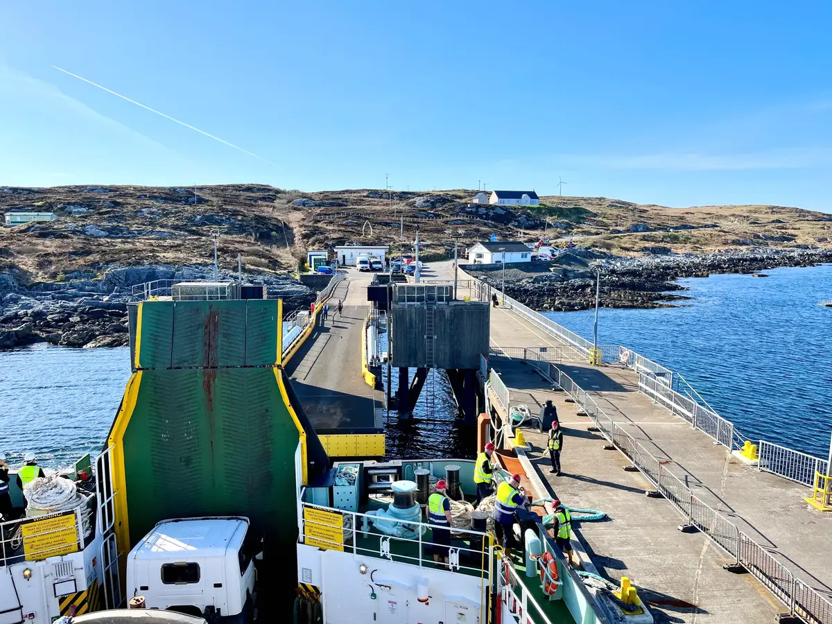 Fergereise og havneinformasjon for Oban–Tiree