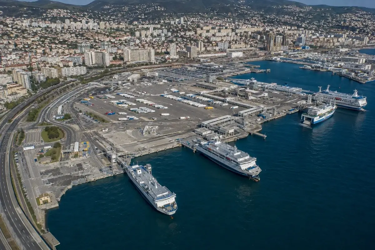 Fergereise og havneinformasjon for Toulon–Ajaccio
