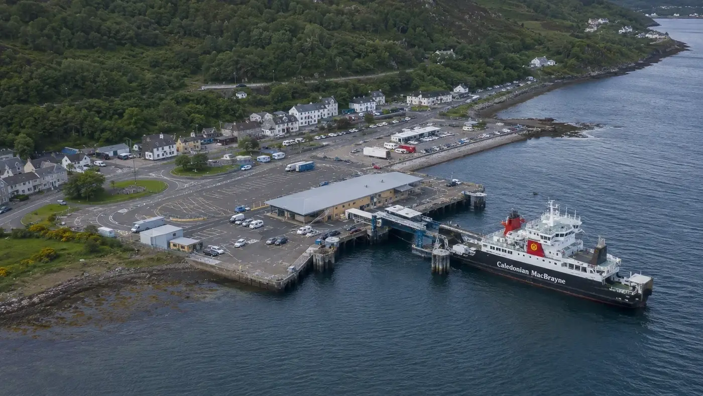 Fergereise og havneinformasjon for Ullapool–Stornoway